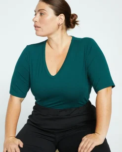 Universal Standard Lily Liquid Jersey V-Neck Stovepipe Tee