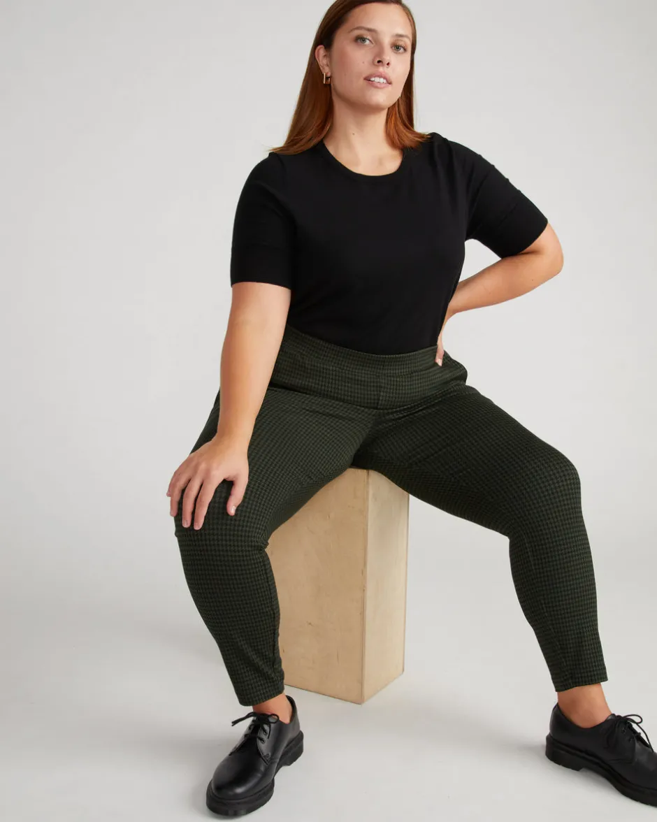 Universal Standard Minimalist Moro Pocket Signature Ponte Pants